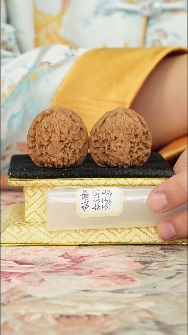 【闪购商品】文玩核桃把件赵喜满南将石