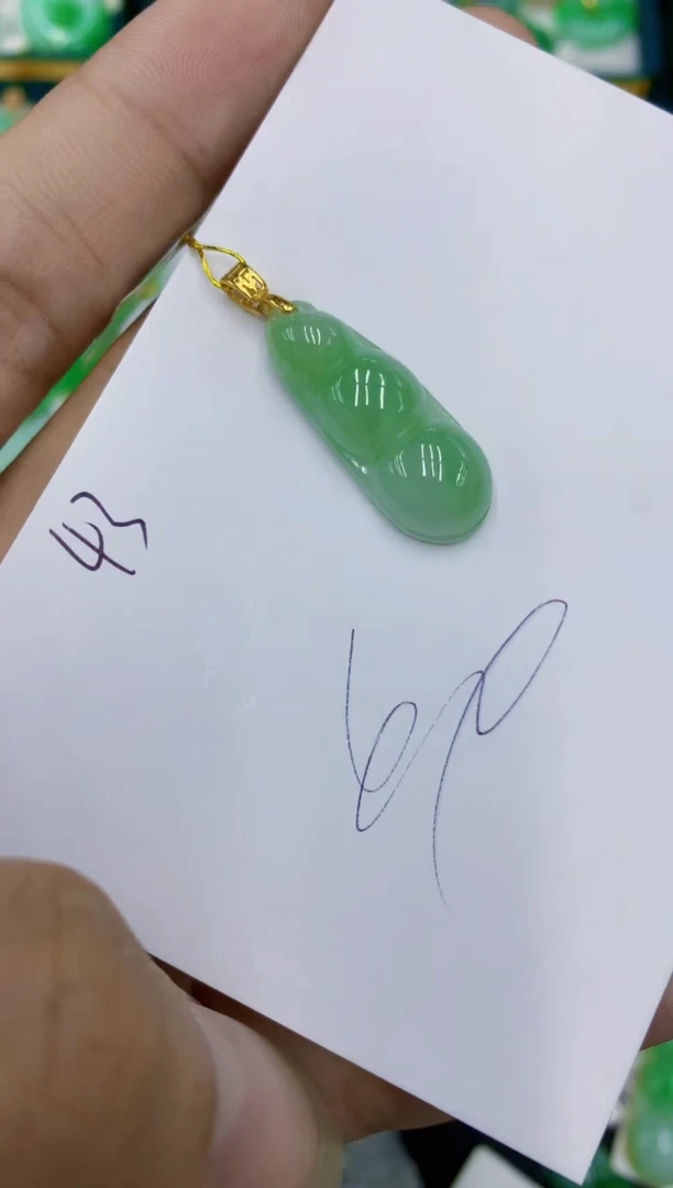 翡翠未镶嵌颈饰11111111111