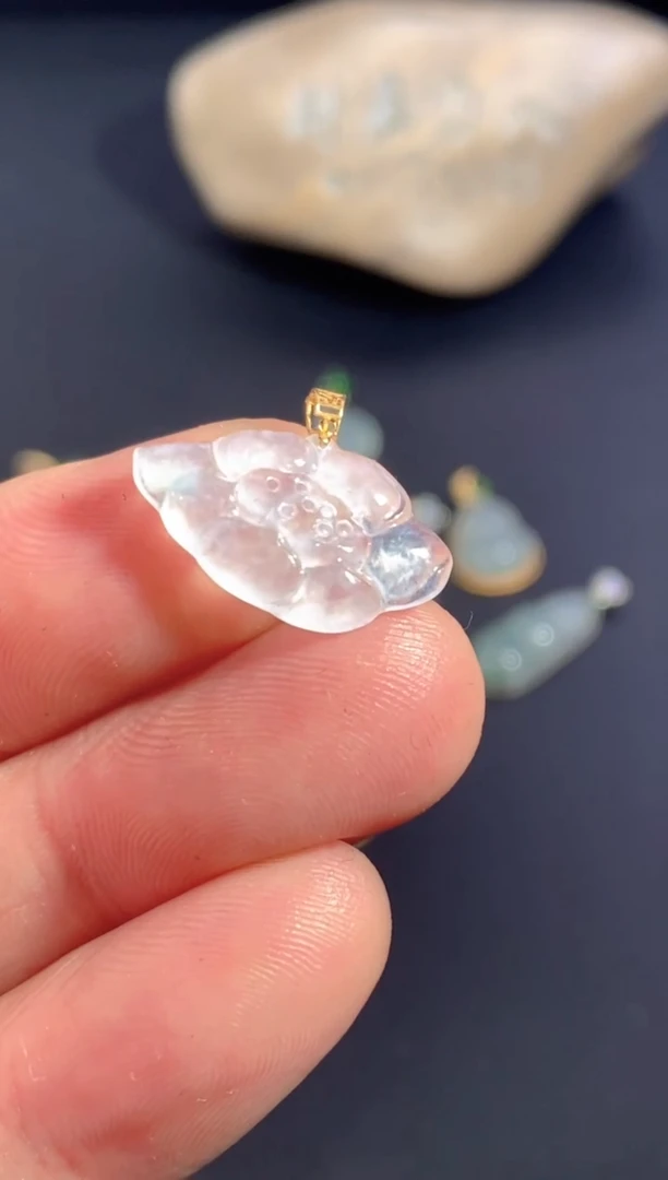 颈饰18K金镶嵌翡翠