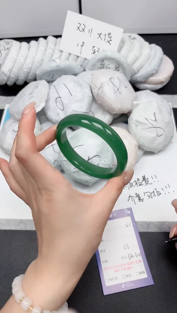 未镶嵌手镯石英质玉41/6364