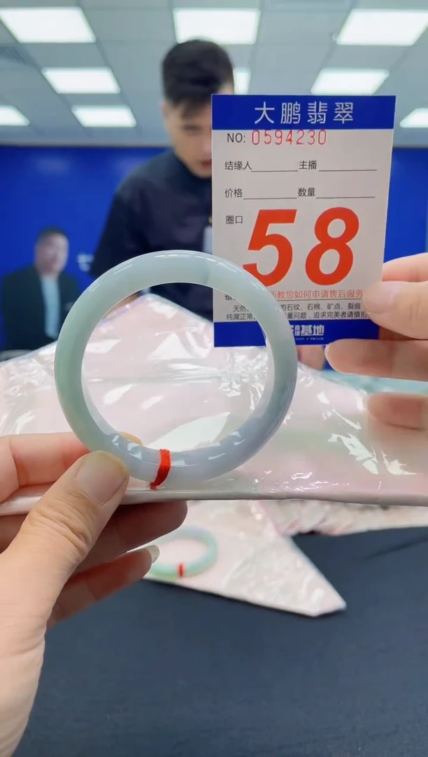 未镶嵌手镯翡翠随*。AAAAAAAAAA