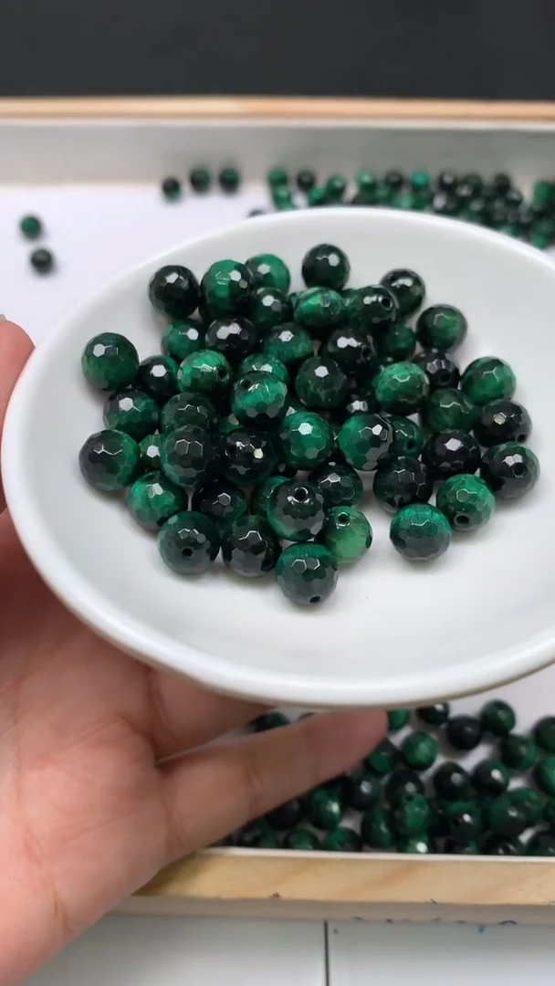 未镶嵌散珠硅化玉E611 绿 虎眼钻切面8mm10个9.9元