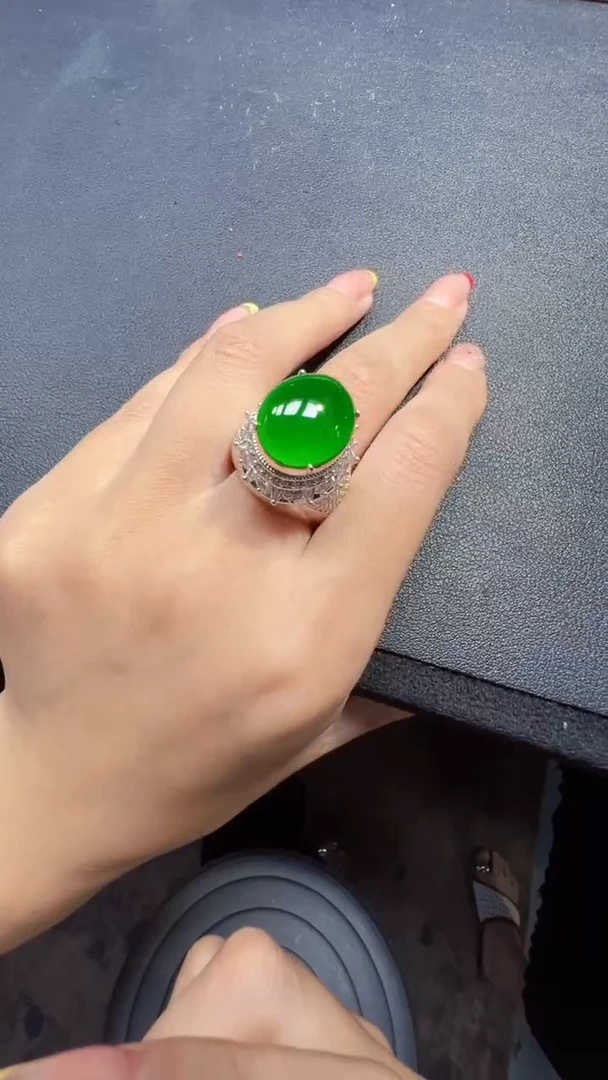 未镶嵌定制翡翠翡翠A货有轻微色差属于正常现象，蛋面多样性发货1