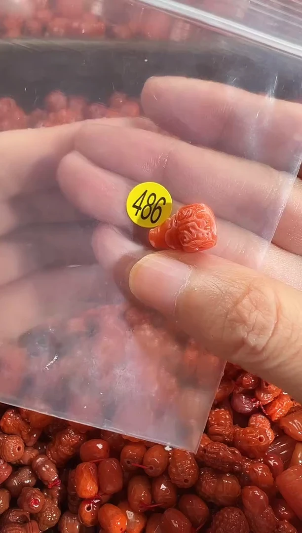颈饰未镶嵌南红玛瑙1