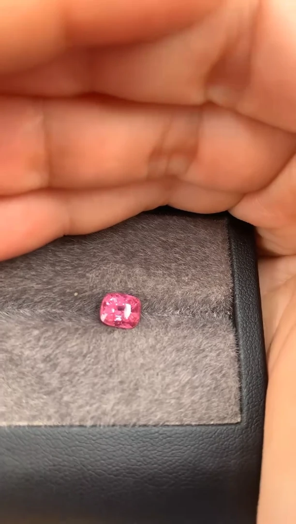 定制尖晶石裸石未镶嵌枕型 日出色调 1.40ct