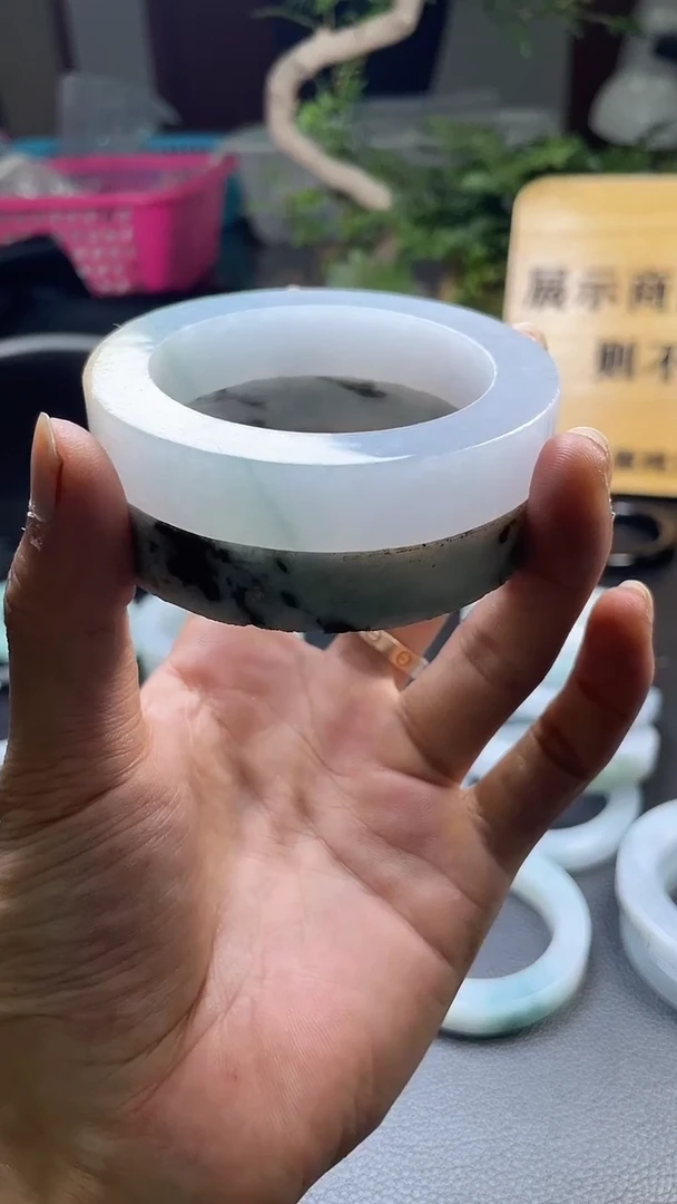 定制翡翠手镯未镶嵌发一件