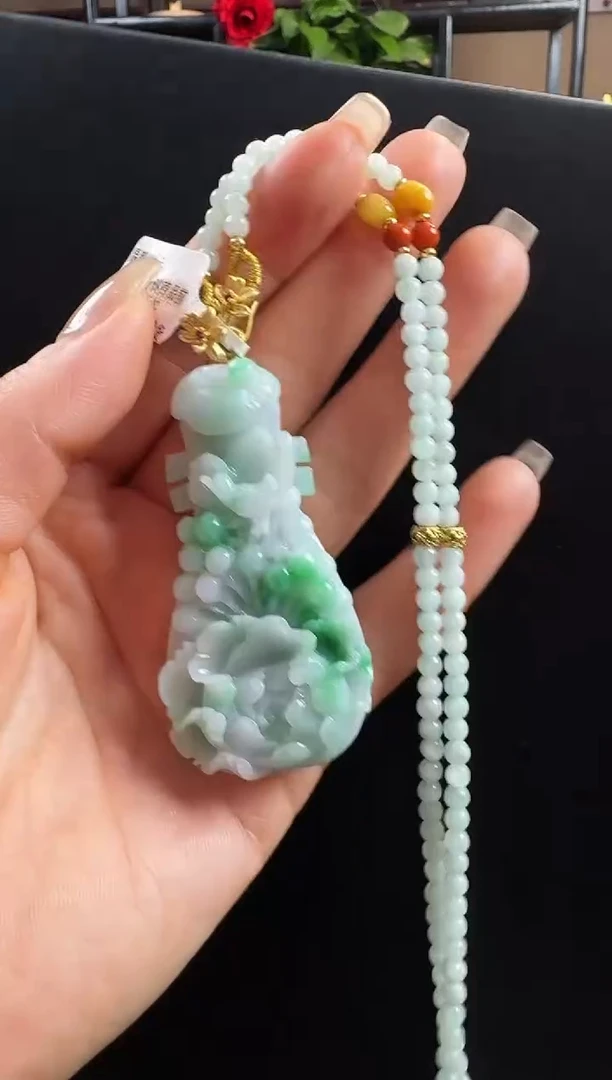 颈饰未镶嵌翡翠琵琶