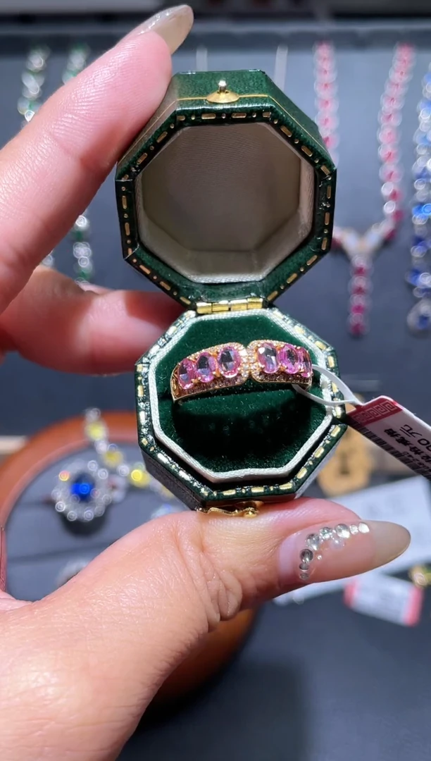 【闪购商品】彩色蓝宝石戒指18K金镶嵌彩蓝宝戒指