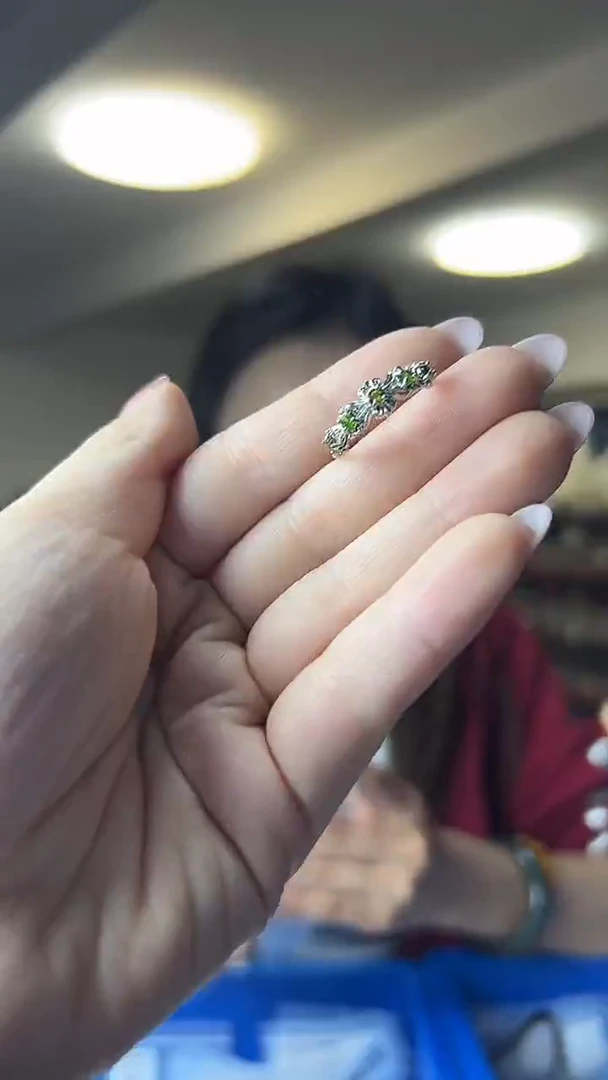 未镶嵌透辉石·（多样性发一件）