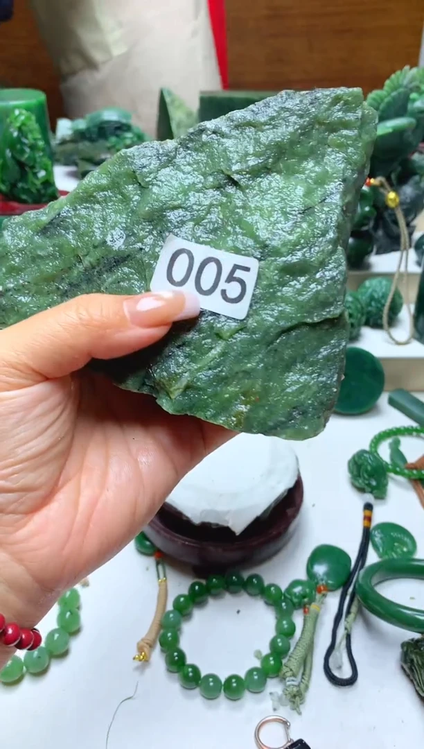 未镶嵌和田玉摆件1