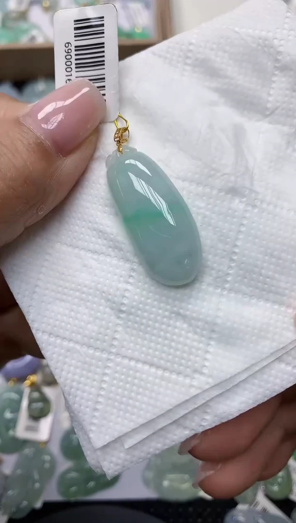 颈饰18K金镶嵌翡翠1111111111