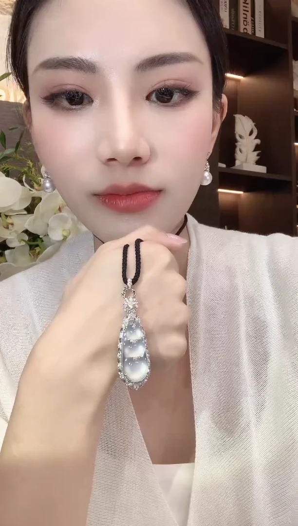 吊坠(不含链)18K金镶嵌翡翠夏****天C49