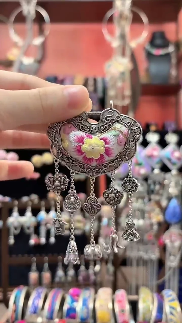 织绣 云织谣民族风精美饰品   8+链子