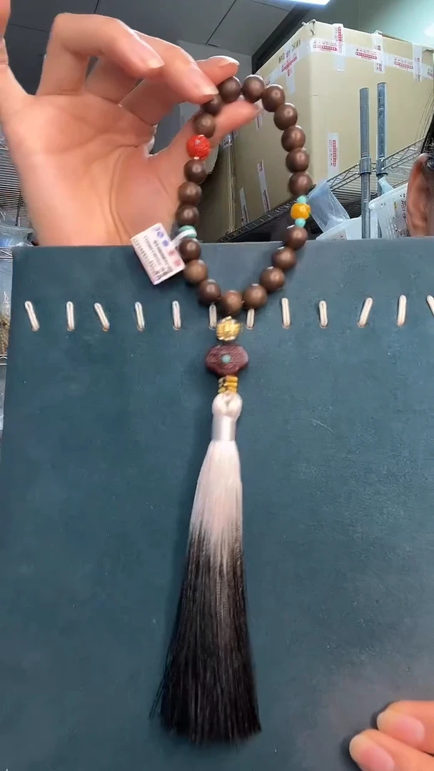 未镶嵌琥珀裸石A1266手持