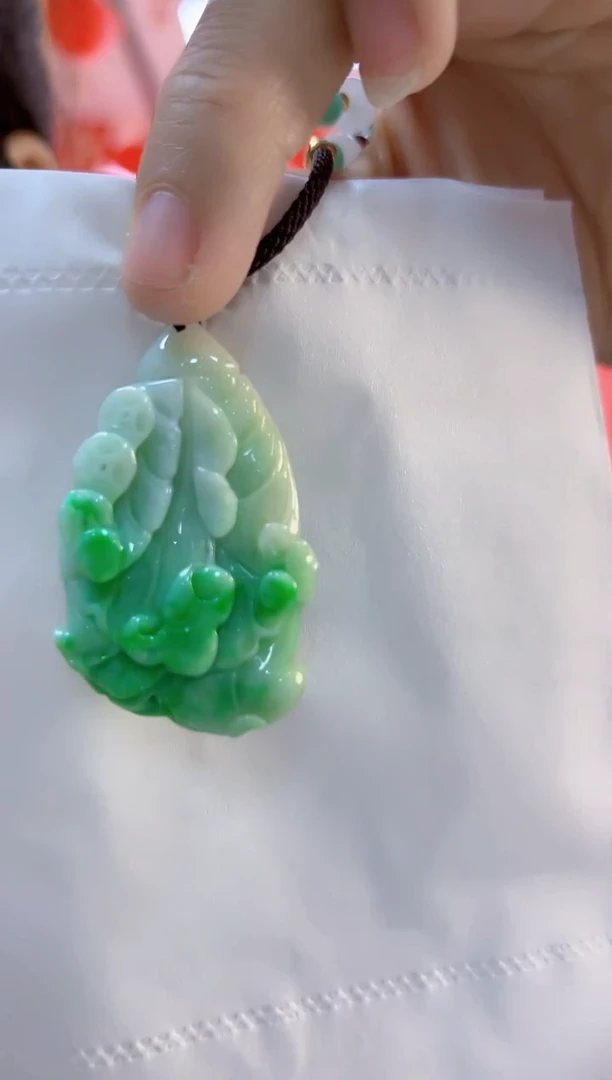 【闪购商品】翡翠颈饰未镶嵌孤品白菜