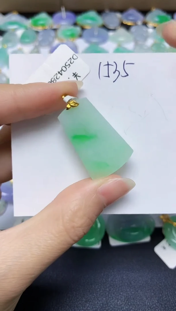 翡翠18K金镶嵌颈饰 天然缅甸翡翠A货