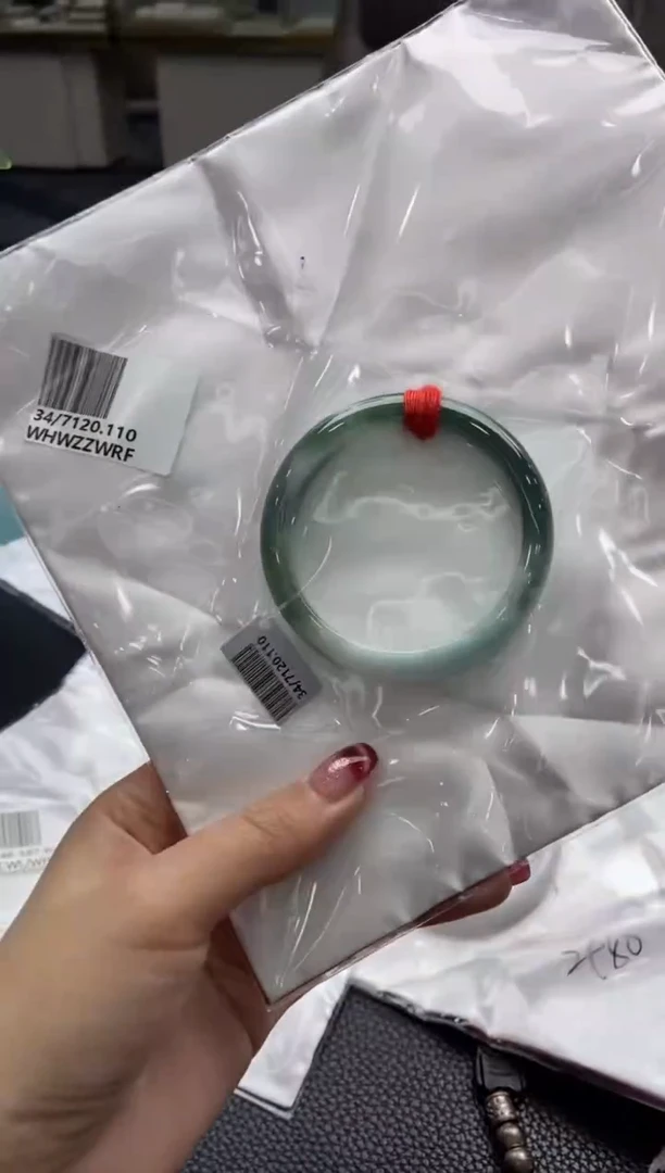 【闪购商品】翡翠手镯未镶嵌LCG镯 34-7120.110