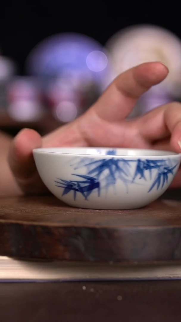 微瑕福利  现代瓷普洱杯 瑕大落渣