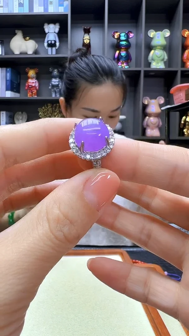翡翠银S925镶嵌颈饰画面