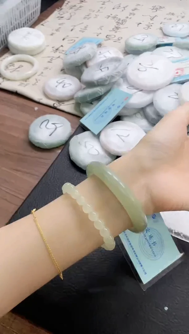 未镶嵌手镯石英质玉212-60
