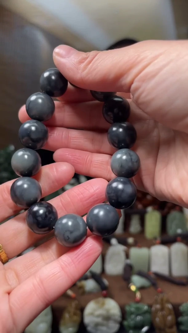 颈饰未镶嵌和田玉.