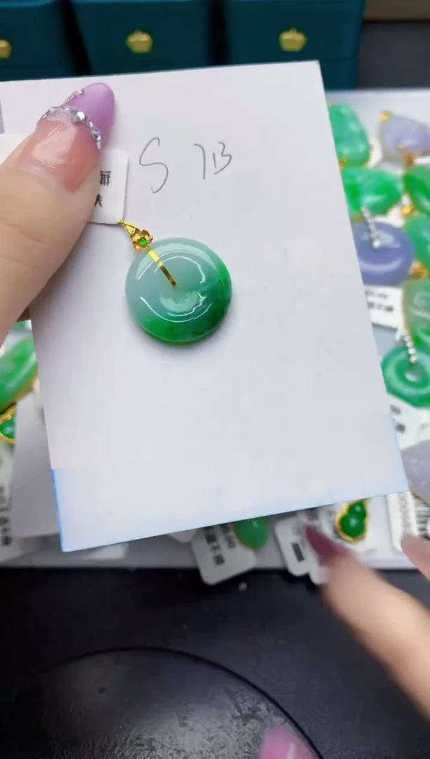 翡翠18K金镶嵌颈饰缅甸天然翡翠a货