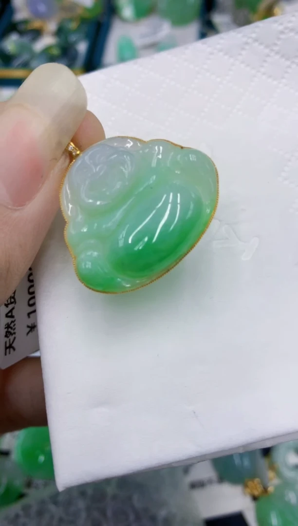 翡翠18K金镶嵌颈饰111111111111