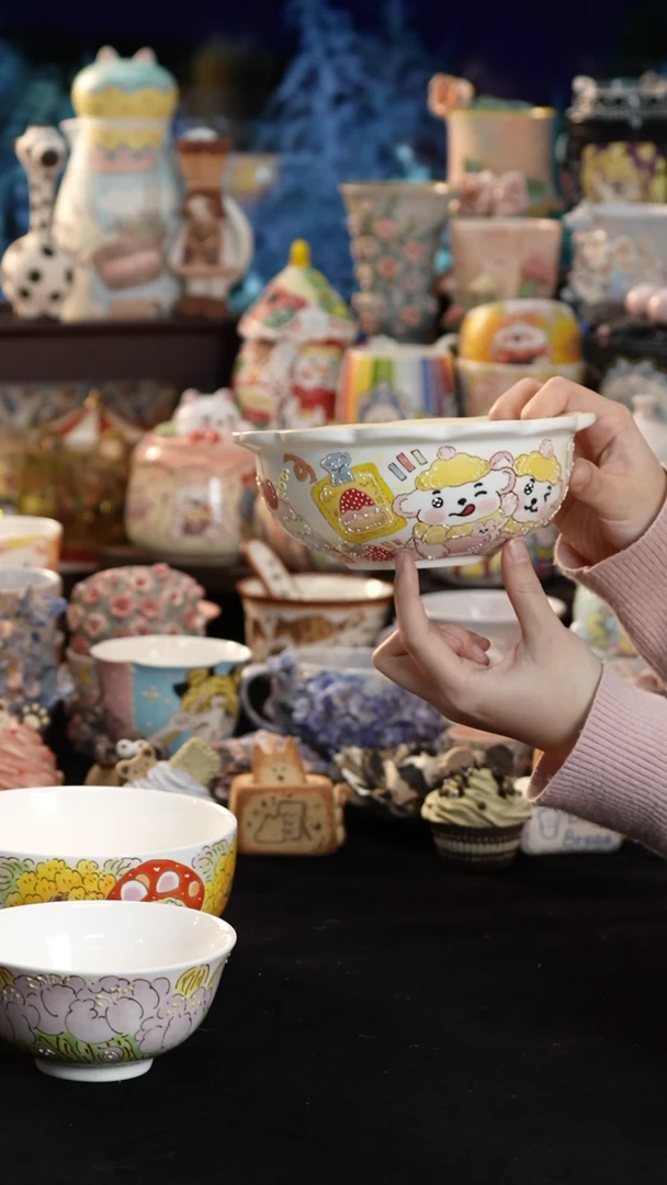 摆件陶景德镇釉下彩手绘设计师款陶瓷