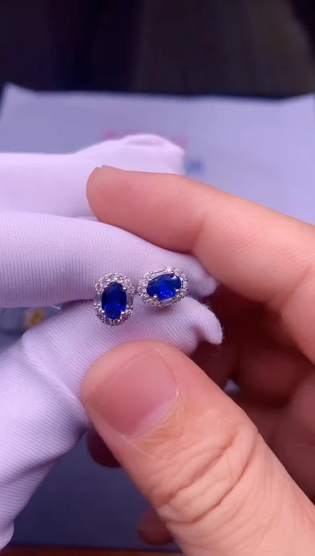 【闪购商品】蓝宝石耳钉银S925镶嵌............