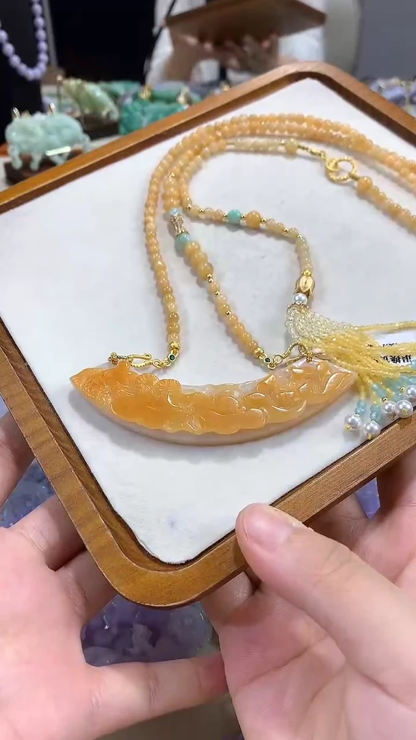 颈饰未镶嵌翡翠吊坠