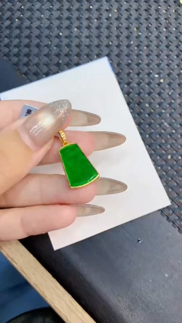 颈饰未镶嵌翡翠1