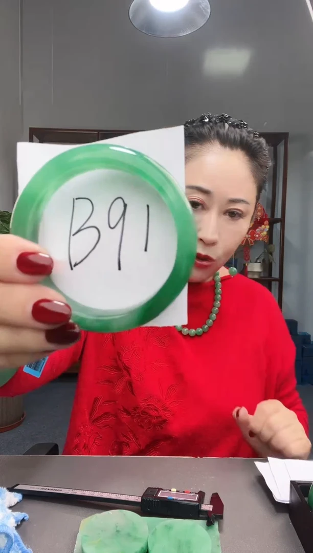 【闪购商品】石英质玉手镯未镶嵌非洲翠