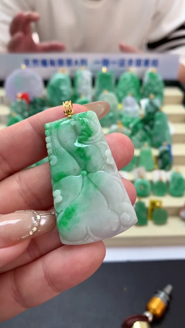 【闪购商品】翡翠吊坠(不含链)18K金镶嵌挂件