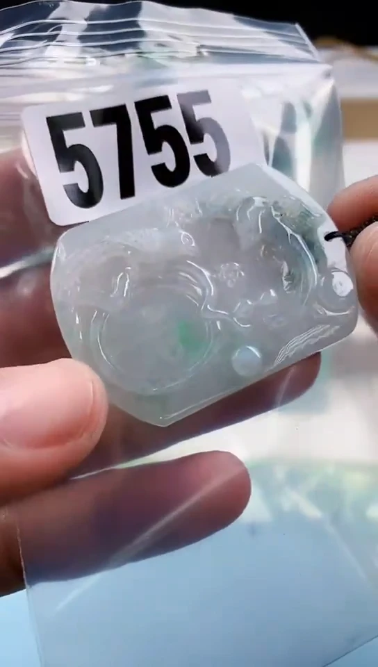 【闪购商品】翡翠挂件未镶嵌天然翡翠吊坠挂件