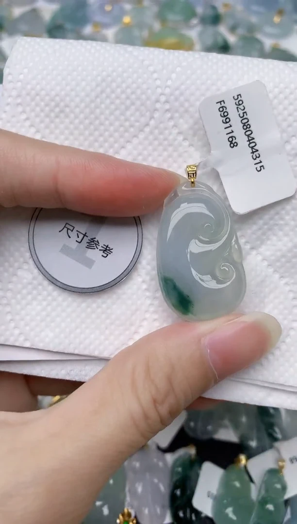 翡翠18K金镶嵌颈饰天然A货翡翠