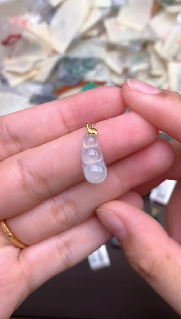 18K金镶嵌挂件翡翠—