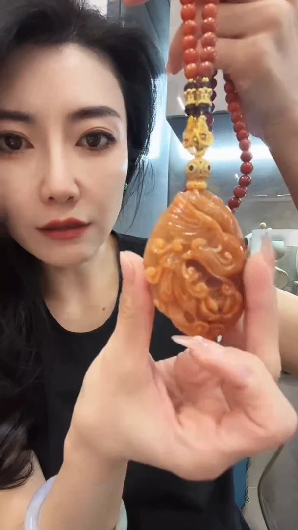 翡翠未镶嵌颈饰凤凰