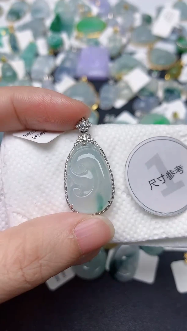 颈饰18K金镶嵌翡翠天然缅甸A货翡翠