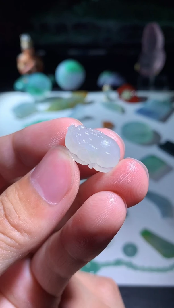 未镶嵌定制翡翠轻微瑕疵 貔貅