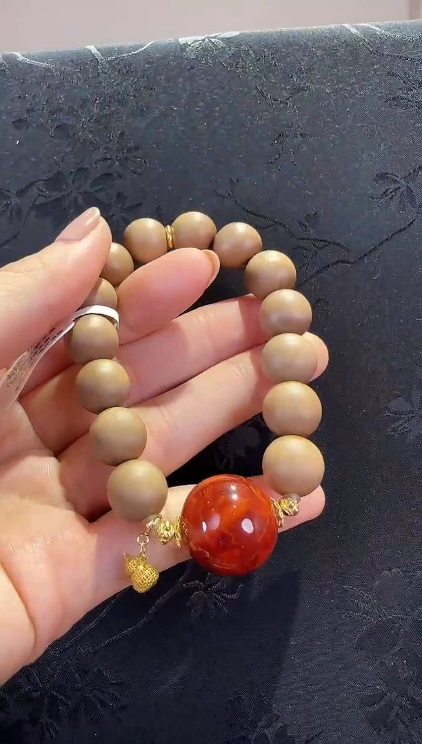 18K金镶嵌手串南红玛瑙南红