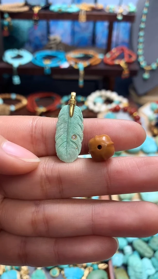 吊坠猴头核桃?****啦羽毛放漏