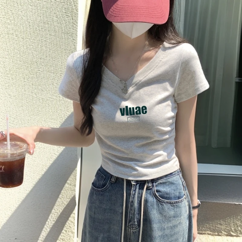 正肩V领短袖t恤女夏季新款爆款设计感修身短款辣妹高腰时尚上衣潮