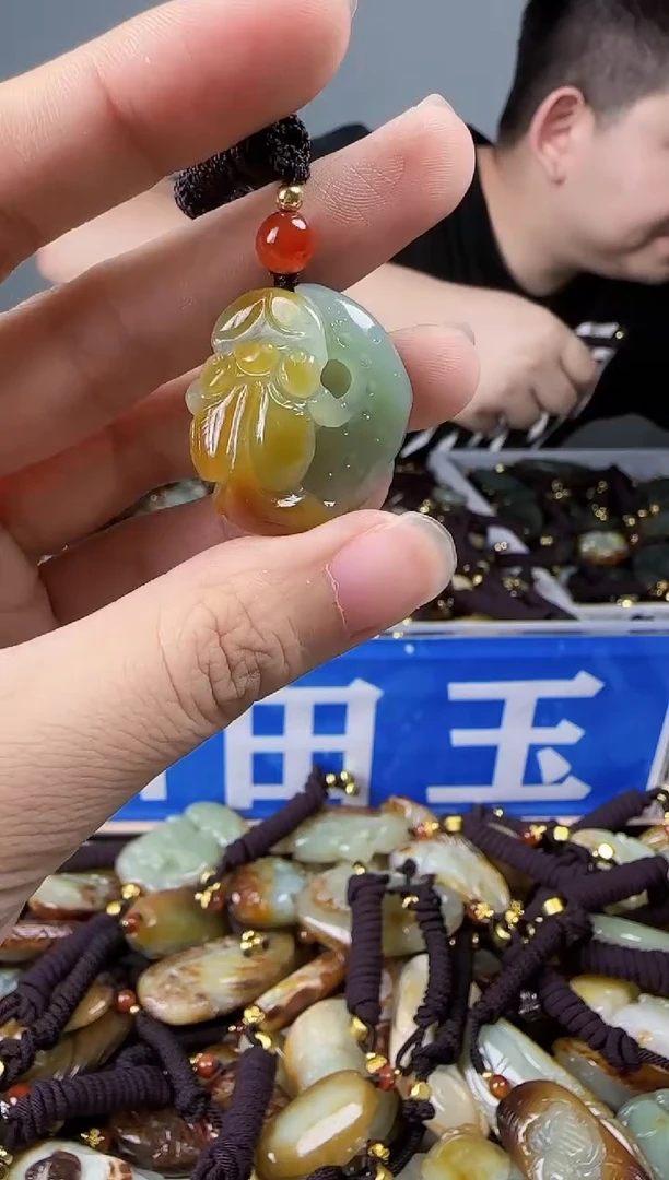 和田玉未镶嵌颈饰1