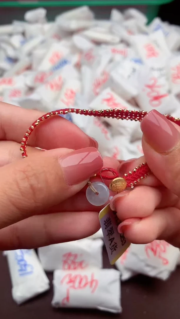 【闪购商品】翡翠手绳未镶嵌多样性发货发一个圈口16-18自行备注 