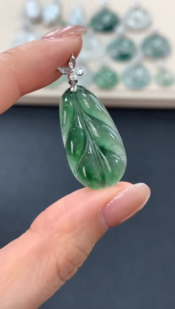 翡翠18K金镶嵌吊坠(不含链)叶子吊坠3500
