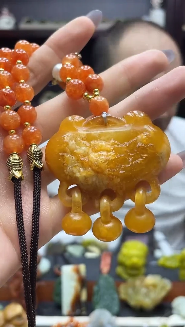 岫玉未镶嵌颈饰1