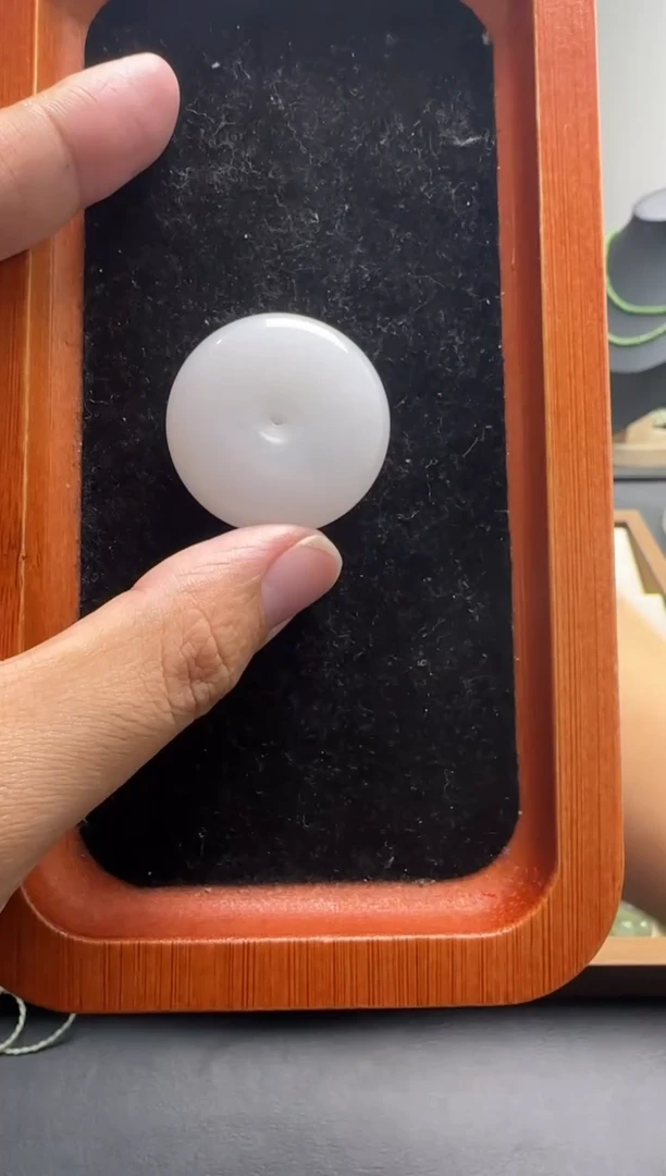 颈饰未镶嵌和田玉?***玉平安扣