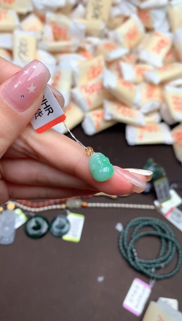 【闪购商品】翡翠挂件18K金镶嵌一