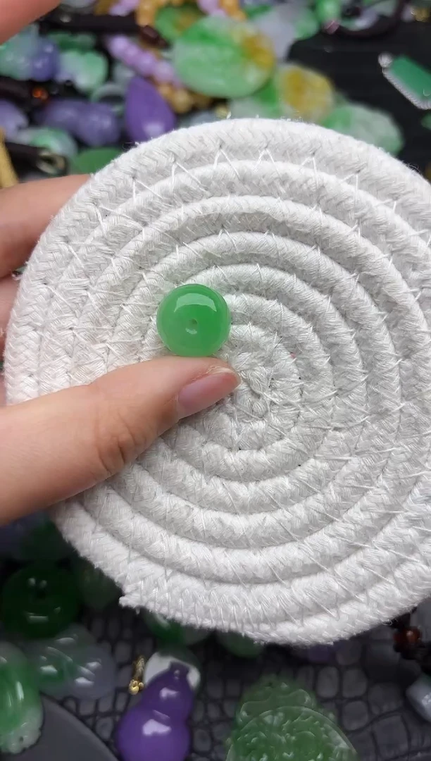 颈饰未镶嵌翡翠缅甸翡翠吊坠