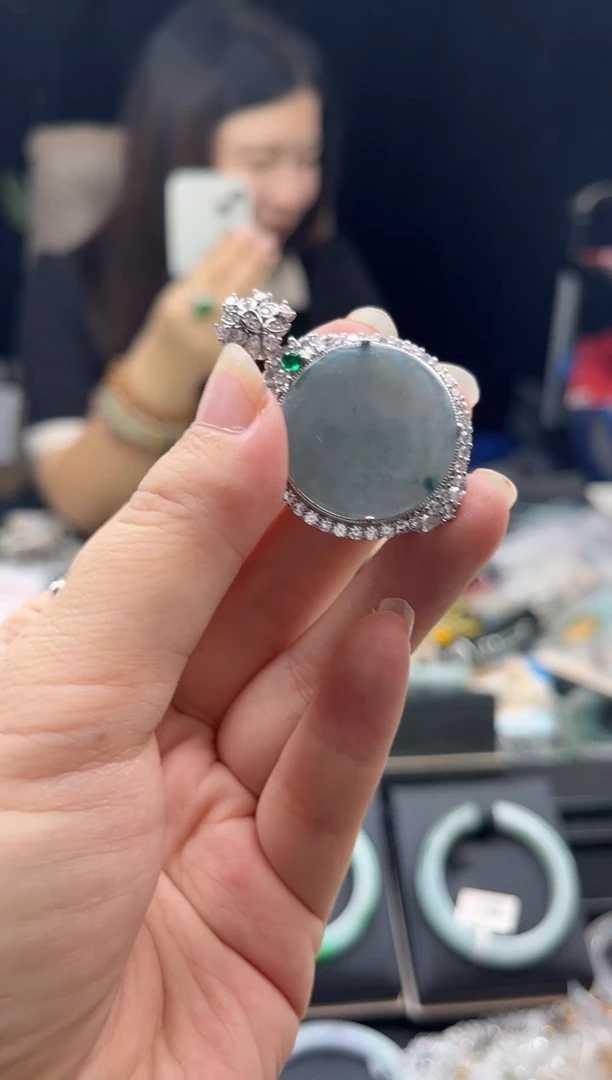 翡翠未镶嵌颈饰0700687859